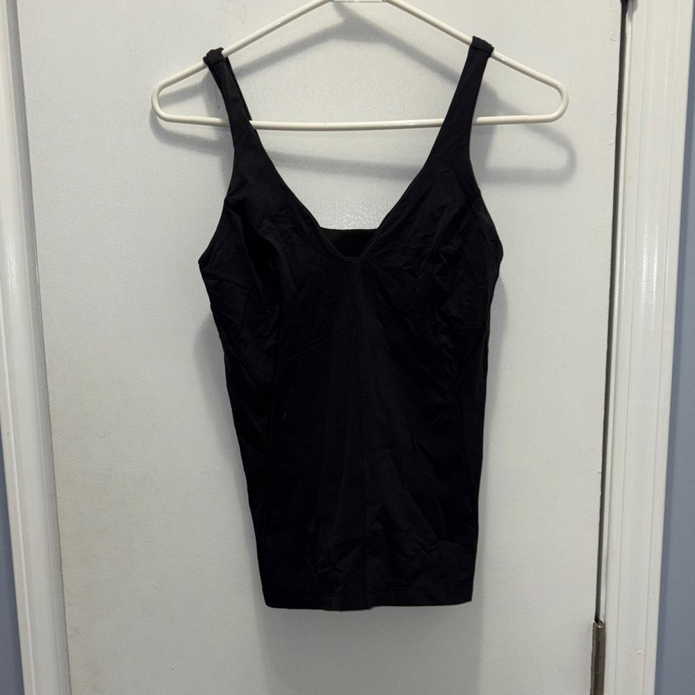Lululemon athletic top size 6 Black Sleeveless Top